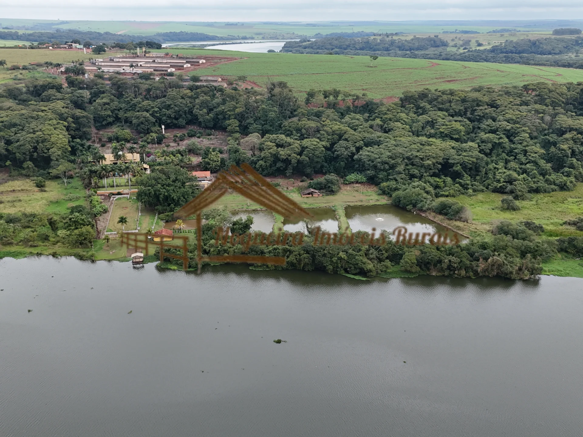 Sitio com granjas na região de Bariri-SP